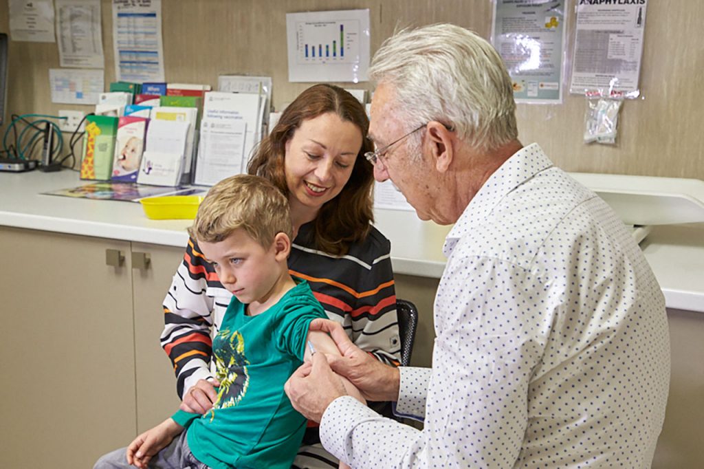 doctor_child_vaccination_immunisation_needle