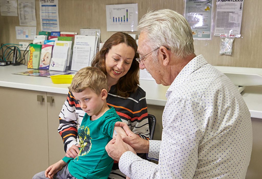 doctor_child_vaccination_immunisation_needle